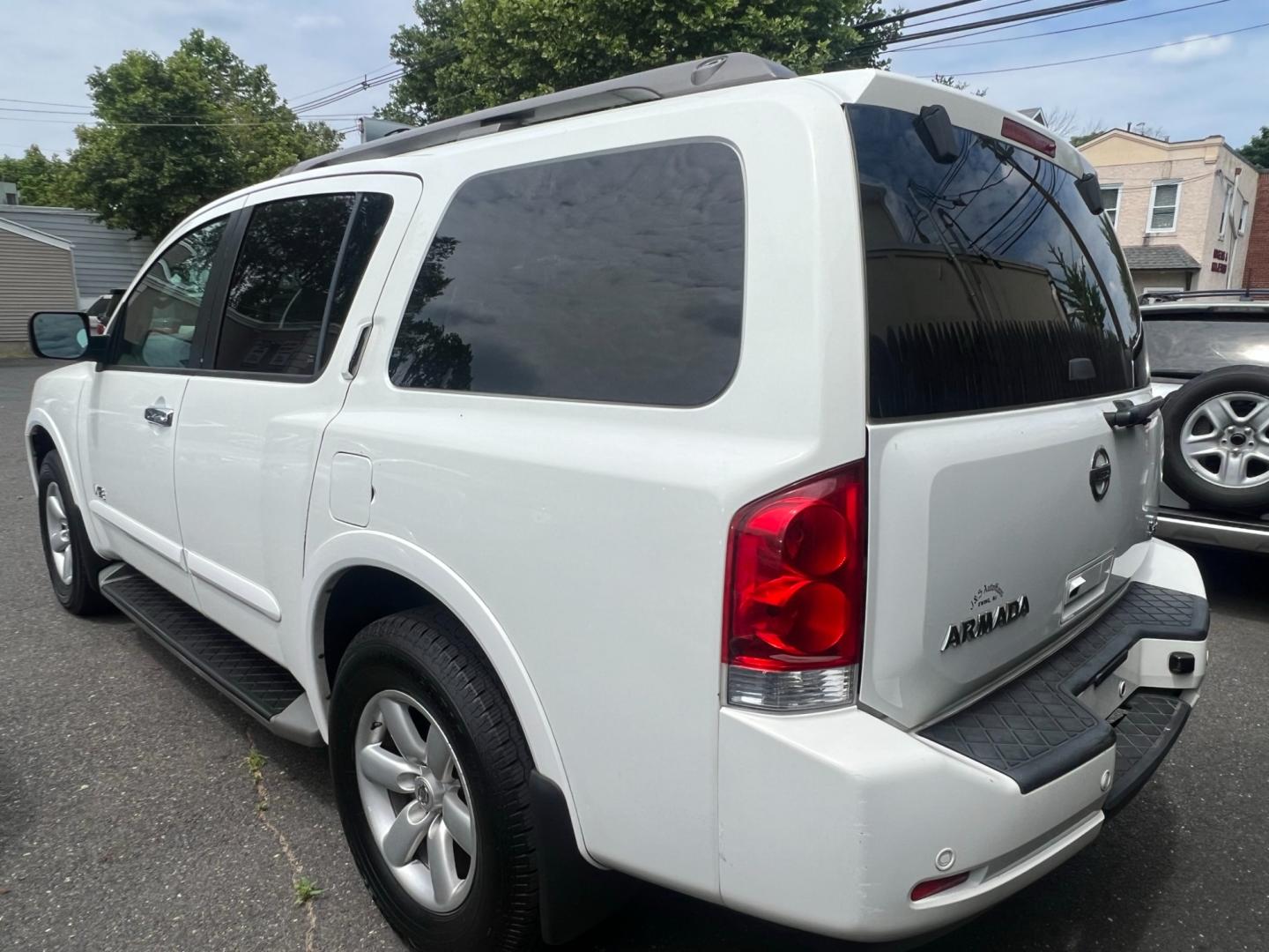 2008 White /beige Nissan Armada LE 4WD (5N1AA08C48N) with an 5.6L V8 DOHC 32V engine, located at 1018 Brunswick Ave, Trenton, NJ, 08638, (609) 989-0900, 40.240086, -74.748085 - This Nissan Armada has just been serviced and is ready to go! Very Clean and available for delivery right away! - Photo#4